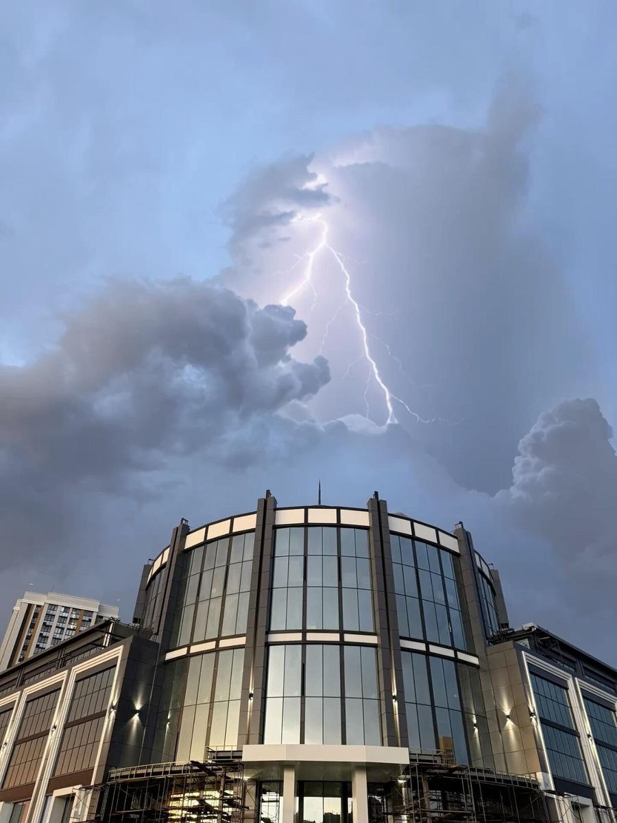 Проект благоустройства включает фонтанчики, ландшафтные холмы и беседки, чтобы новое пространство стало ещё одной комфортной точкой притяжения для барнаульцев