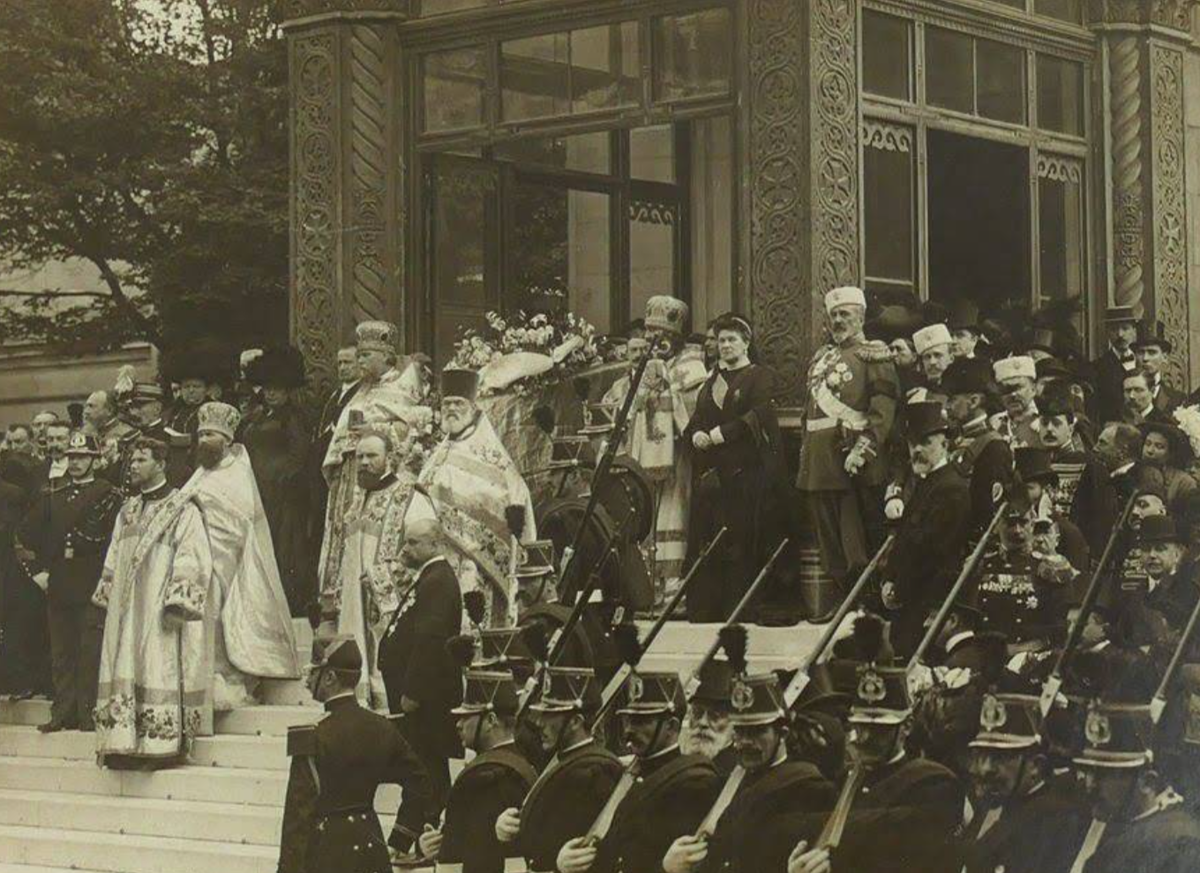 Великая княгиня Мария Павловна и великий князь Николай Николаевич на похоронах российского посла во Франции