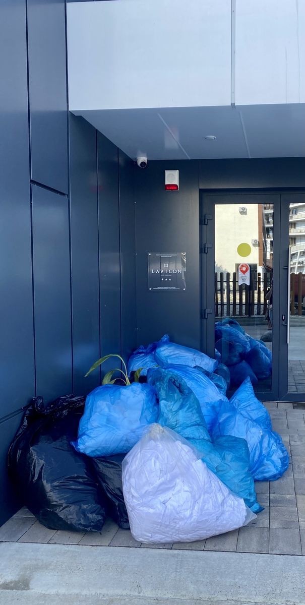 Вот так выглядит главный вход. Фото автора.