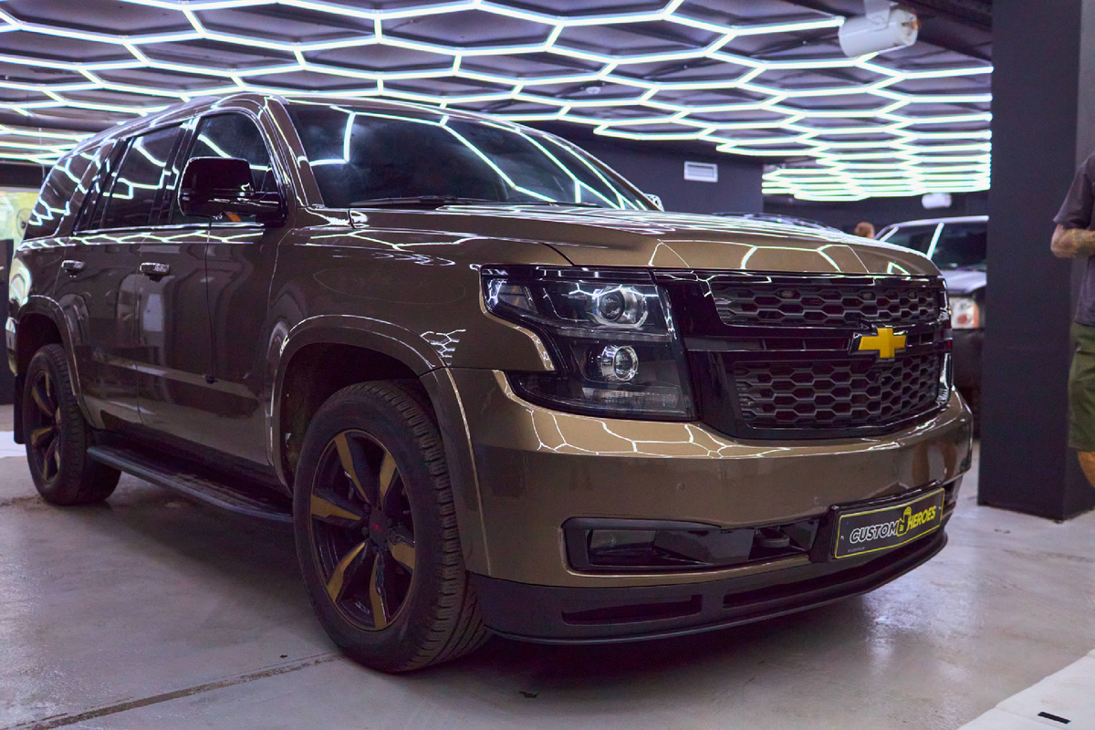 Источник фото: https://custom-heroes.ru/raboty/vid-uslugi/avtozvuk/chevrolet-tahoe-ustanovka-sistemy-krugovogo-obzora-360-i-videoregistratora/