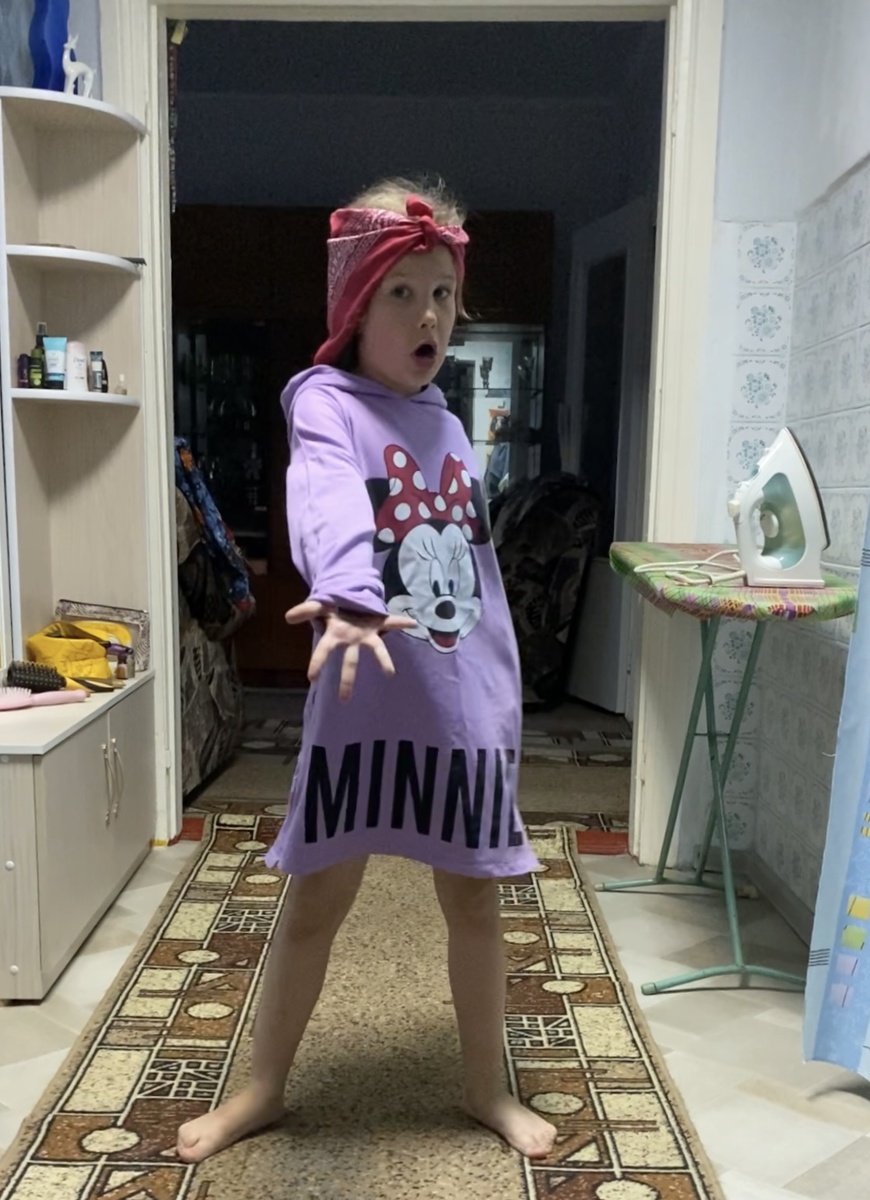 Сольный номер для бабушки от Марьяши. Фото автора.