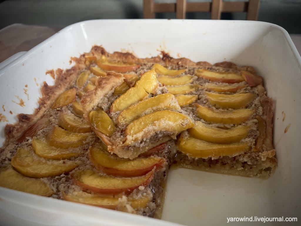 Тарт с нектаринами и франжипаном