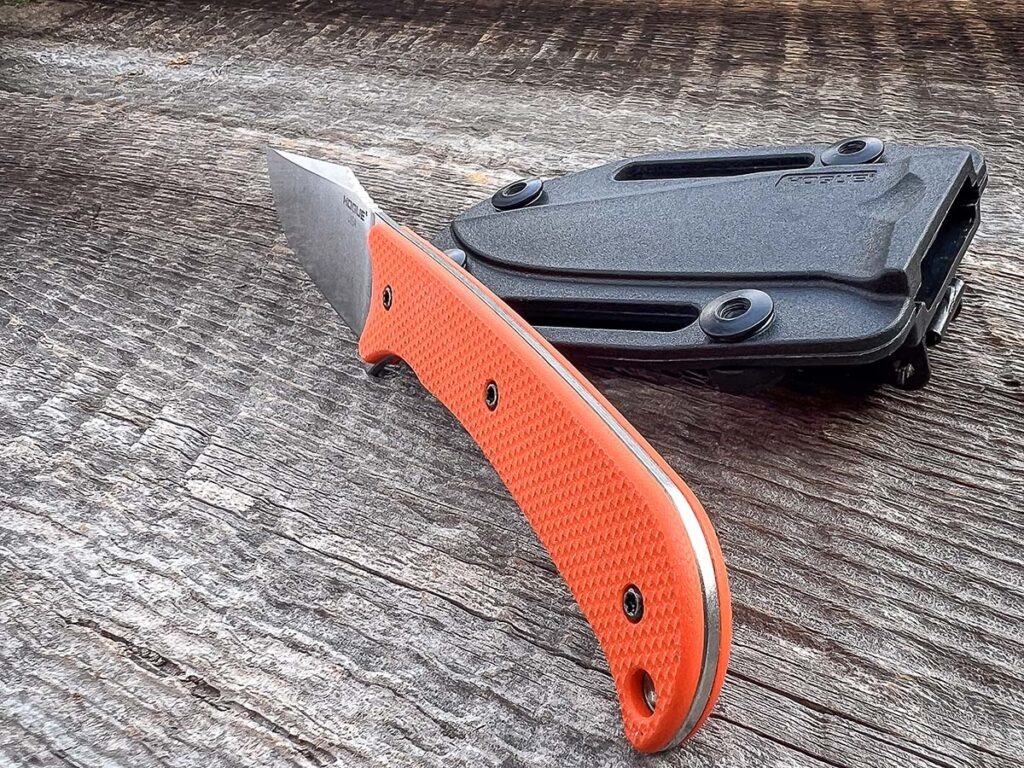 Рукоятка Extrak тонкая, но благодаря слегка расширенным передней и задней частям она не скользит.