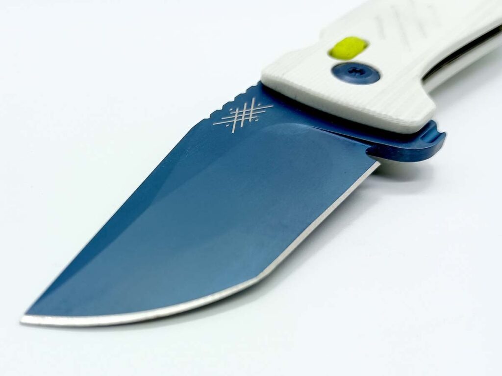 Лезвие Merino компактно, но по весу оно уступает большинству других инструментов при выполнении задач.