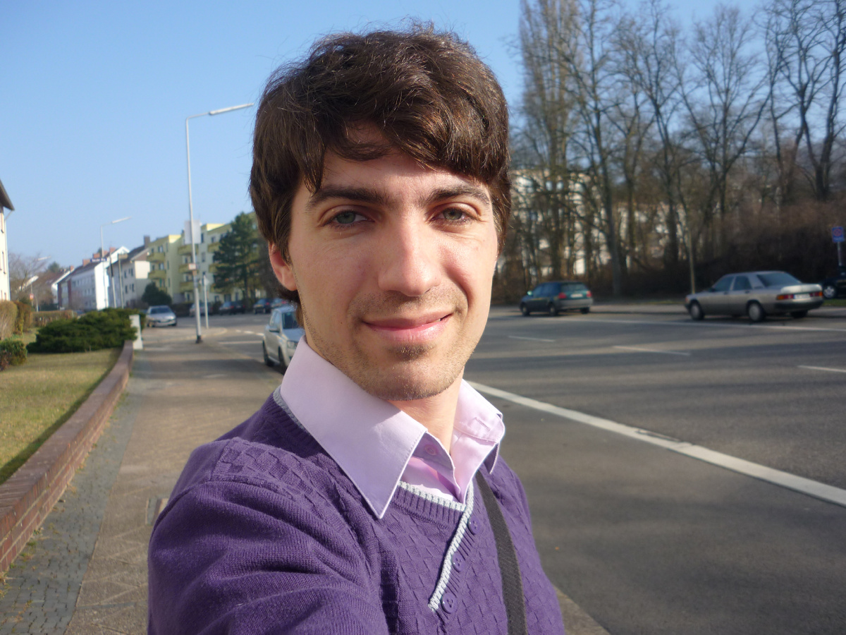 Эта фотография была сделана в мое самое первое утро в Германии, перед тем как поехать в университет. Был полон вдохновения и нетерпения начать погружаться в эту систему. 15.03.2012 Саарбрюкен