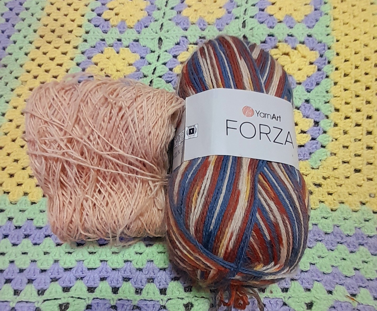 Хотела вязать с подмотом вот этого кремового цвета. Форза цвет 2516