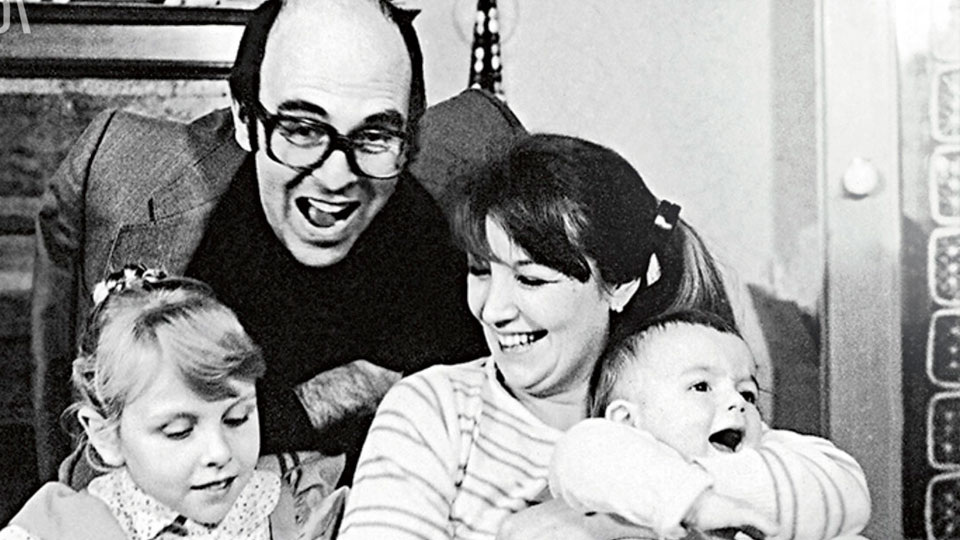 Ольга Остроумова и Михаил Левитин с детьми. Фото из открытых источников