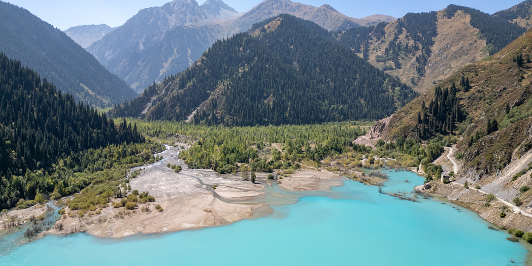 Бирюзовое очарование озера Иссык в Казахстане