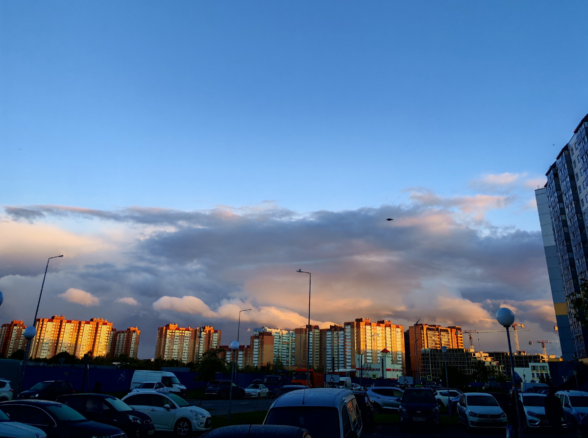 Вот такое удивительное небо в 7 утра.