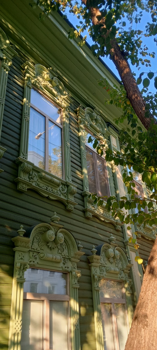 Ни за что не догадаетесь, что сейчас расположено в этом старом купеческом особняке😁 