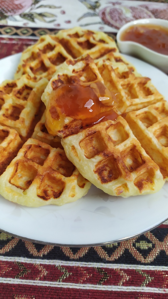 Фто автора. Сырники в вафельнице.