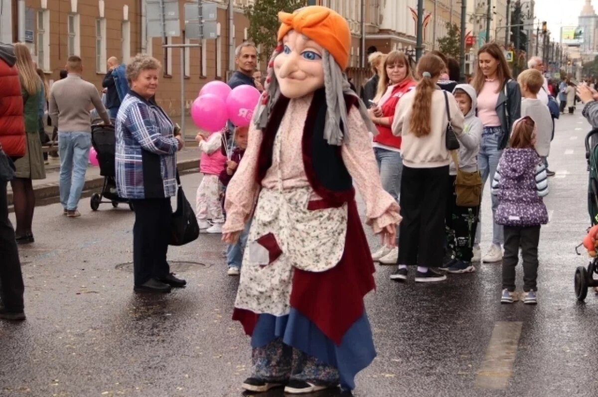    Концерты и гуляния под дождём.