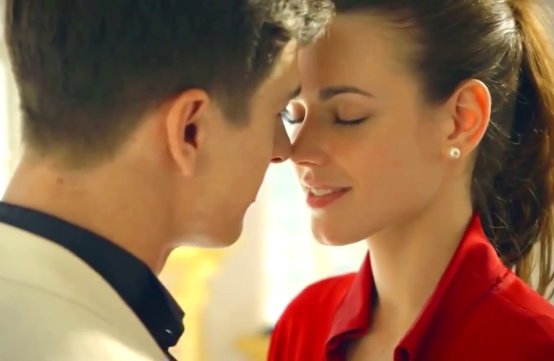 Ирина Антоненко и Станислав Бондаренко, кадр из сериала «Золотая клетка»