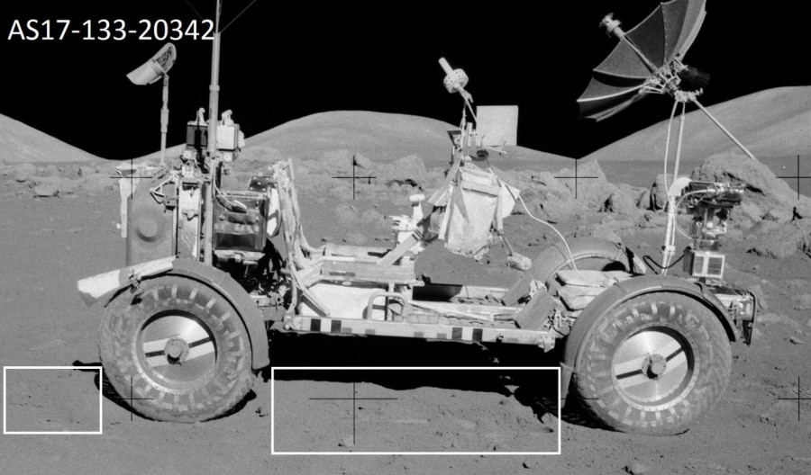 Помимо загадок Скотча и Бумаги, вокруг ровера миссии А-17 традиционно нет следов движения колёс, ног астронавтов... но это уже другая история