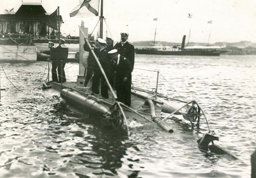 Спуск на воду подлодки «Дельфин», М. Н. Беклемишев на мостике. Санкт-Петербург, 1903 год