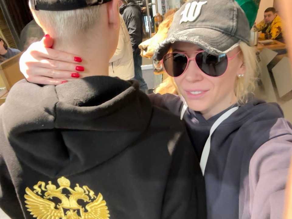    Мизулина опубликовала личное фото в поддержку певца SHAMAN в своем Telegram-канале СОЦСЕТИ