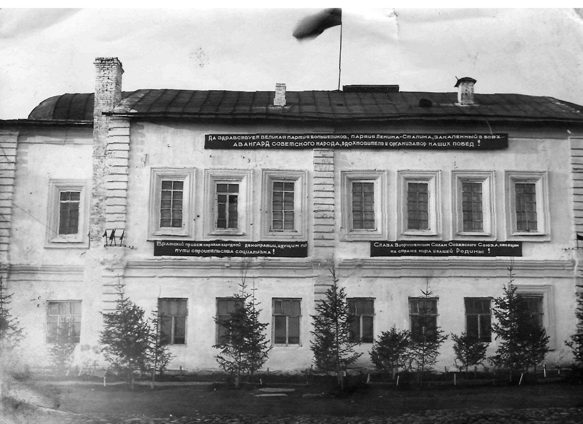 Здание церкви в 1930-е годы.