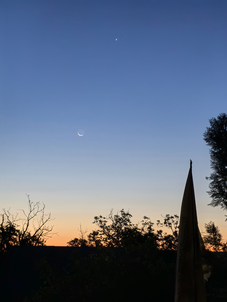 Луна и Венера, Солнце ниже