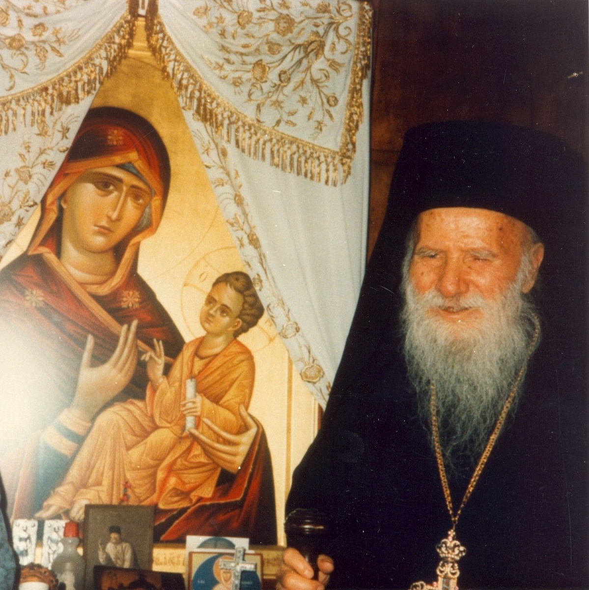 Батюшка Порфирий слыл добрейшим человеком, очень отзывчивым и скорым на помощь. Фото из свободного источникаив Интернете. 