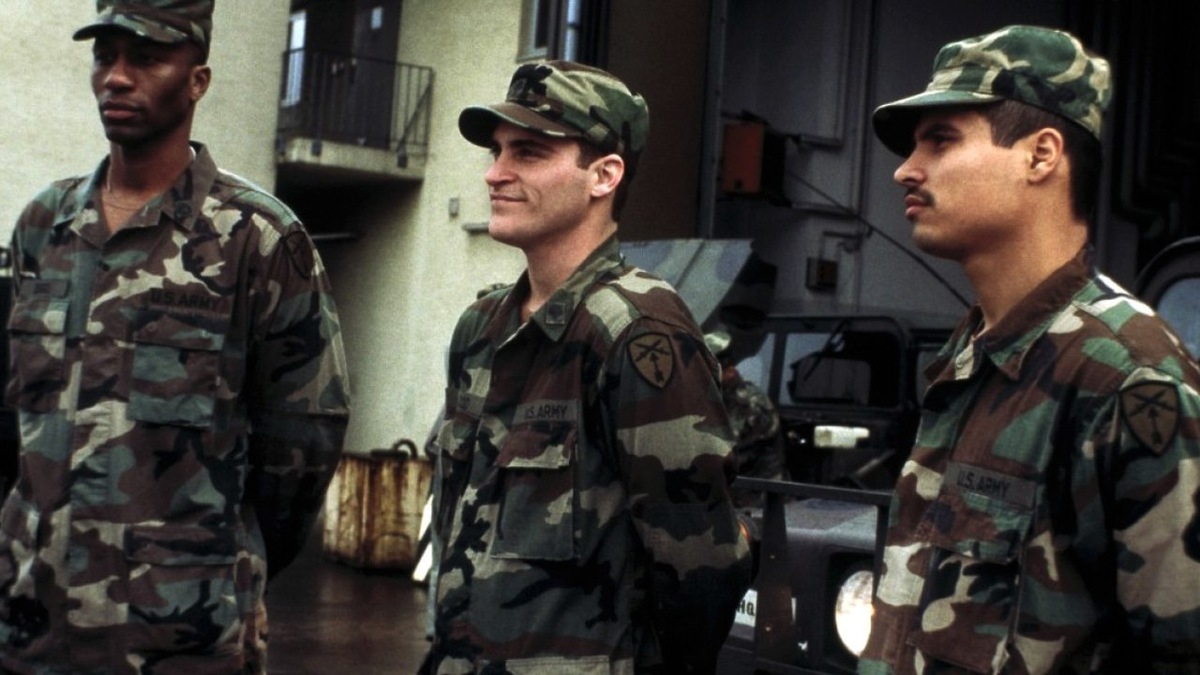 Главный герой фильма "Солдаты Буффало", специалист Рэй Элвуд (роль исполняет актер Хоакин Феникс), попадает в Армию США именно таким образом - выбрав вместо срока за угон автомобиля, констракт с Министерством обороны США