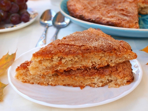 Пахнет корицей и яблоками: печем наш любимый пирог на скорую руку