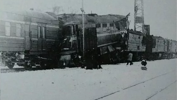 Из открытых источников.  В центре пассажрский ТЭП60,  позади сплотка из двух ТЭ3.