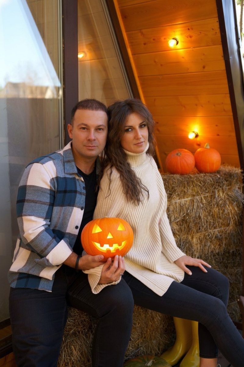 Хэллоуин за городом в треугольных домиках Подмосковья