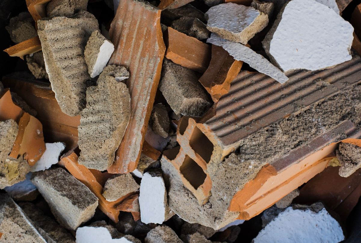    Стройка длиною в год закончилась за минуту: мы наблюдали, как наш дом из газоблока трещит по швам