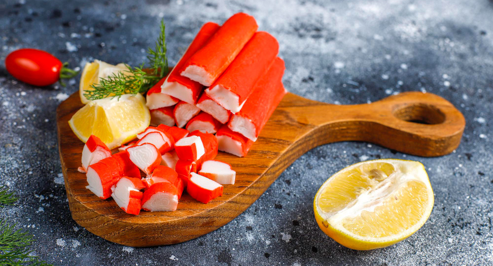 Салаты с крабовыми палочками: невероятное разнообразие от классики до авангарда