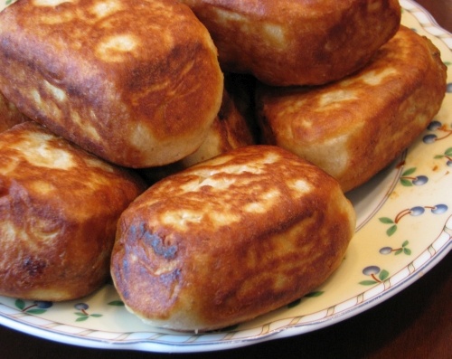 Жареные пирожки с повидлом на холодной закваске