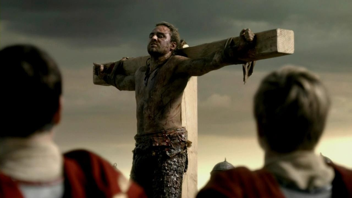 Распятие. Кадр из сериала «Спартак».
