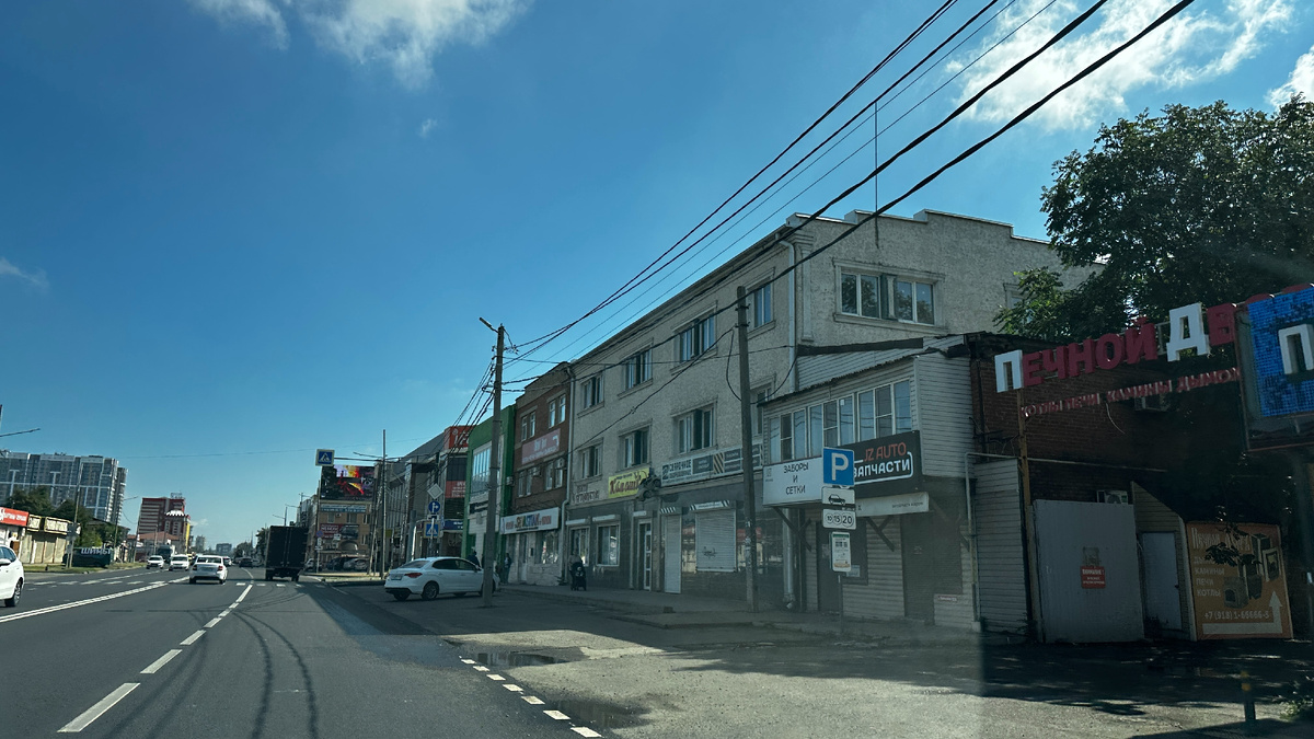 Сделала вчера фото, вот так выгядит этот район сейчас. Я его тоже помню в 2015-2017 тогда и дороги не было. Далее фото тоже в дополнение