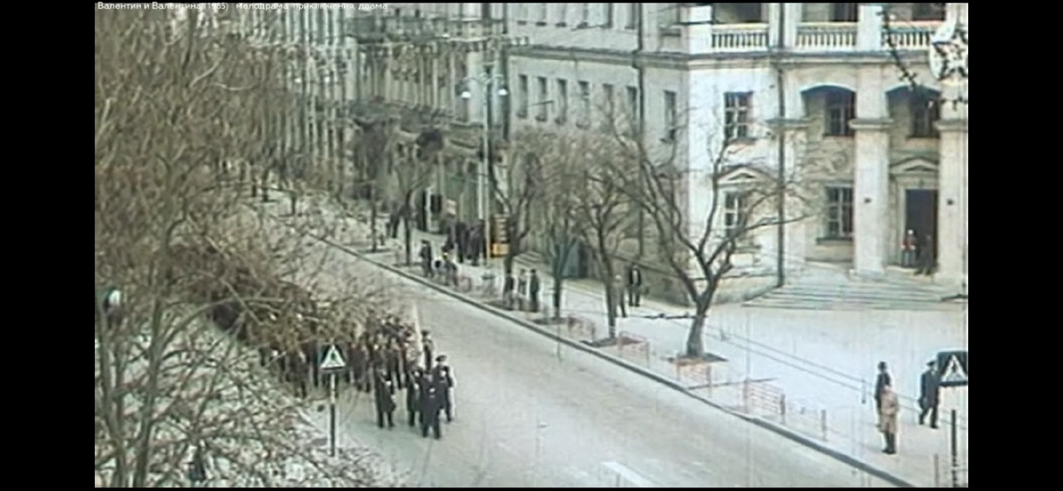 Кадр из фильма «Валентин и Валентина»(1985) вид на площадь Нахимова из окна гостиницы