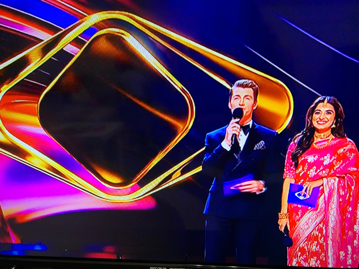 Качество фоток с телевизора не очень, но Алексей Воробьев узнаваем)