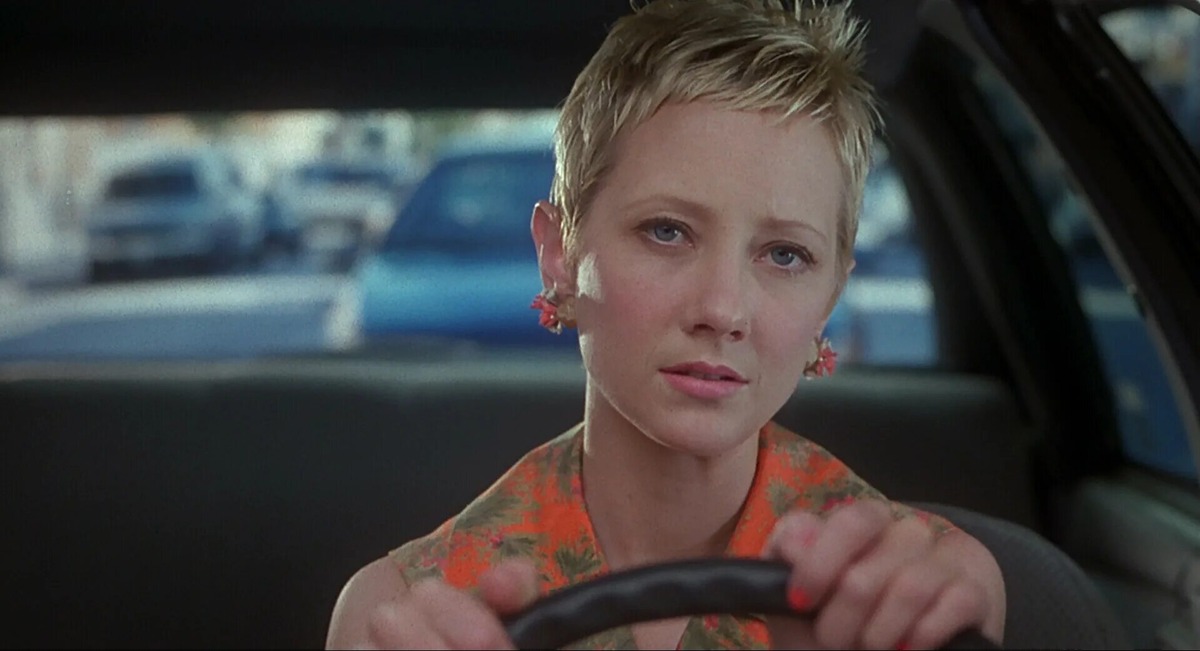 Кадр из "Психоза" 1998 года