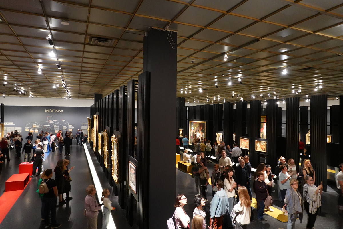 На выставке