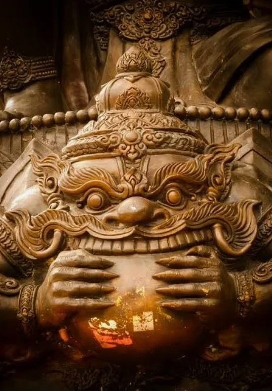 Раху пожирает солнце. (интернет)