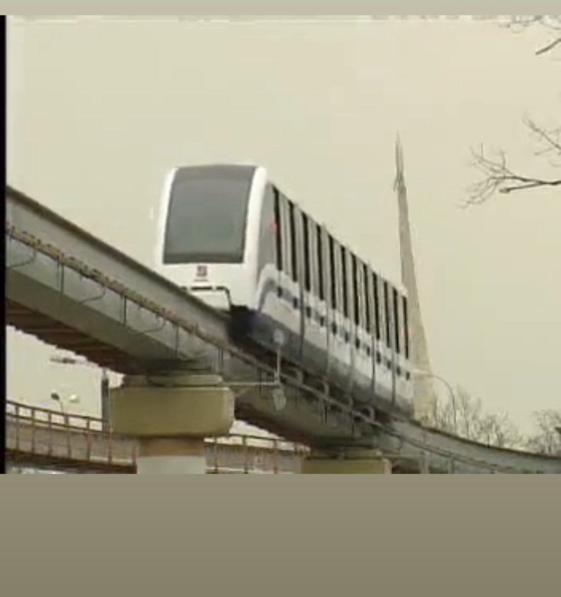 Скрин с видео с дня открытия монорельса в 2004 году