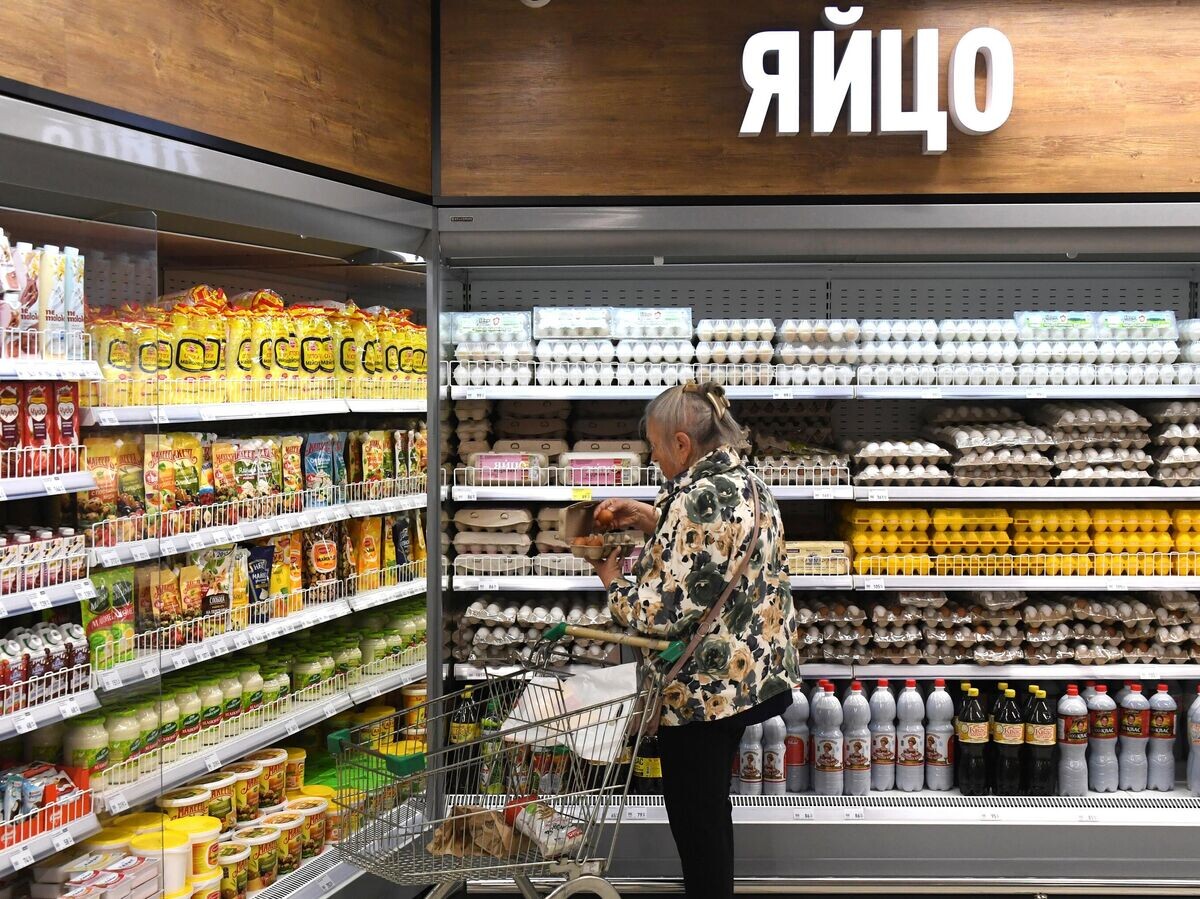    Покупательница в магазине© РИА Новости / Виталий Аньков