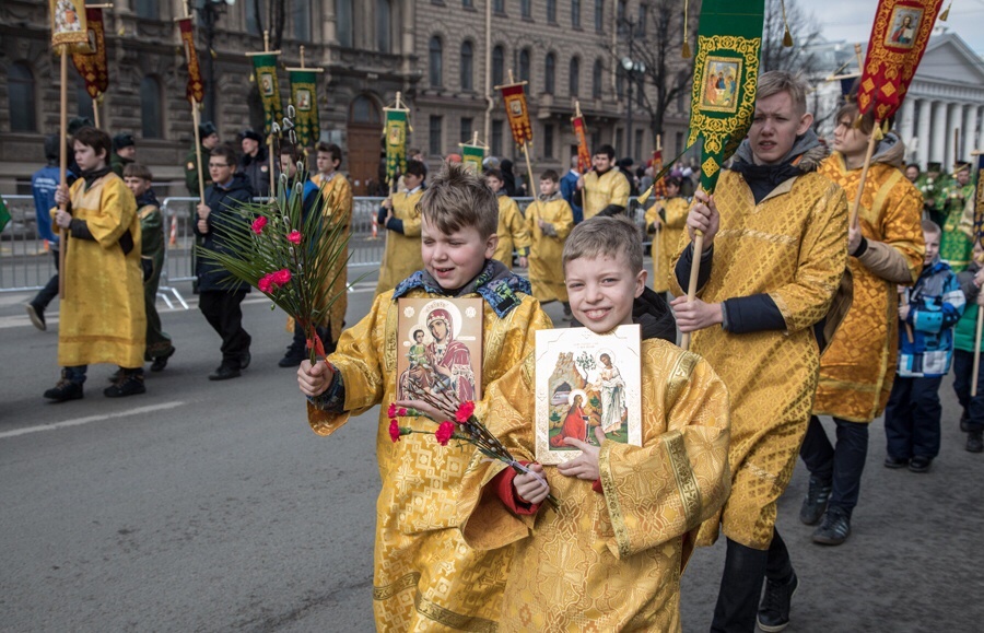 Э-х, и хорошо же как нынче у нас! Благостно..