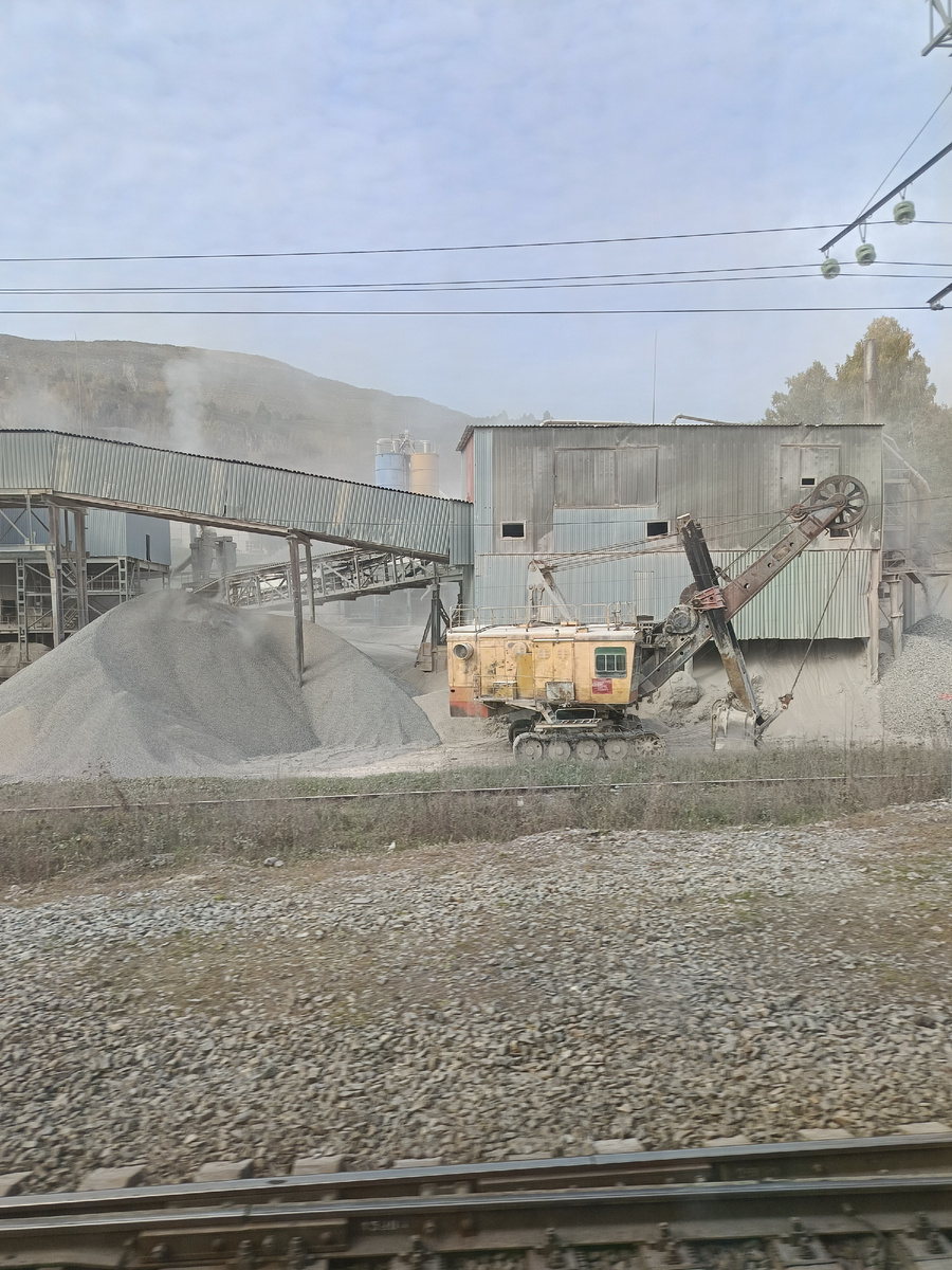 Где то Добывают щебень