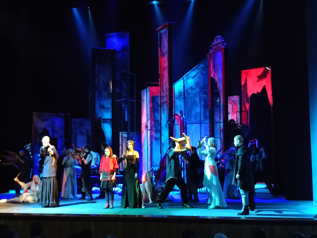 Выбор героини между воспитанием и нутром