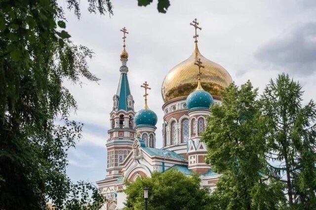 Как правильно входить в храм: нужно ли креститься и что говорить?