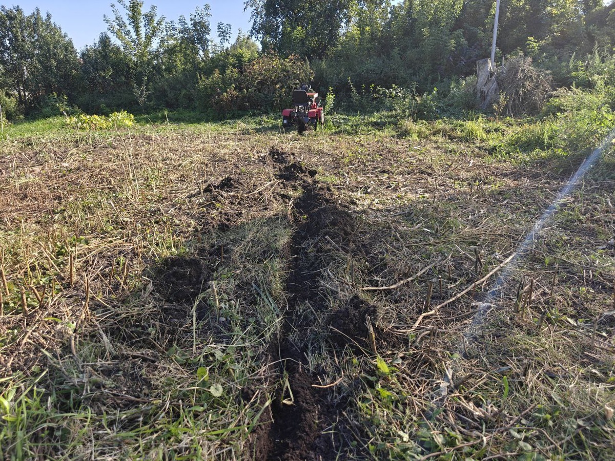 Проходим плугом на штатных колёсах