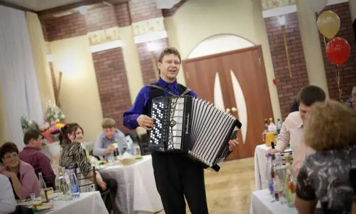 На свадьбе баянист-аккордионист.   фото: картинки яндекс.