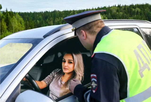 Женщина за рулём 