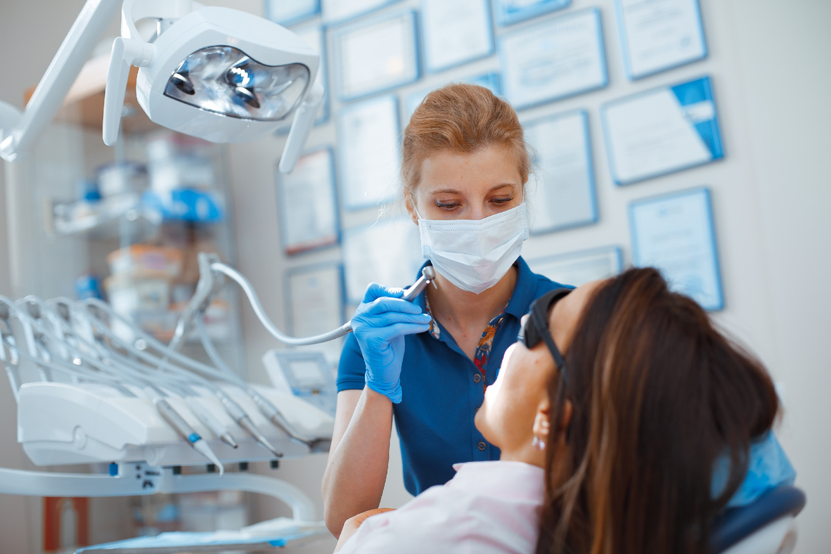 Фотография взята с сайта стоматологии Дмитрович Фэмили https://www.dmitrovich.ru/