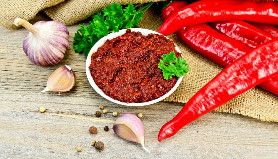 Как приготовить традиционную аджику: секреты и тонкости