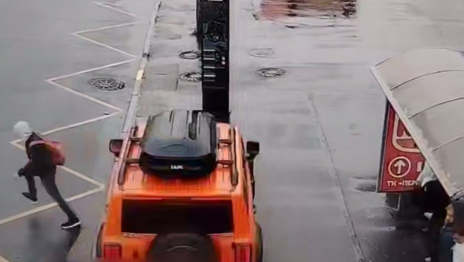    Момент аварии на Савушкина. Автор фото: ГУ МВД по Петербургу и Ленобласти.