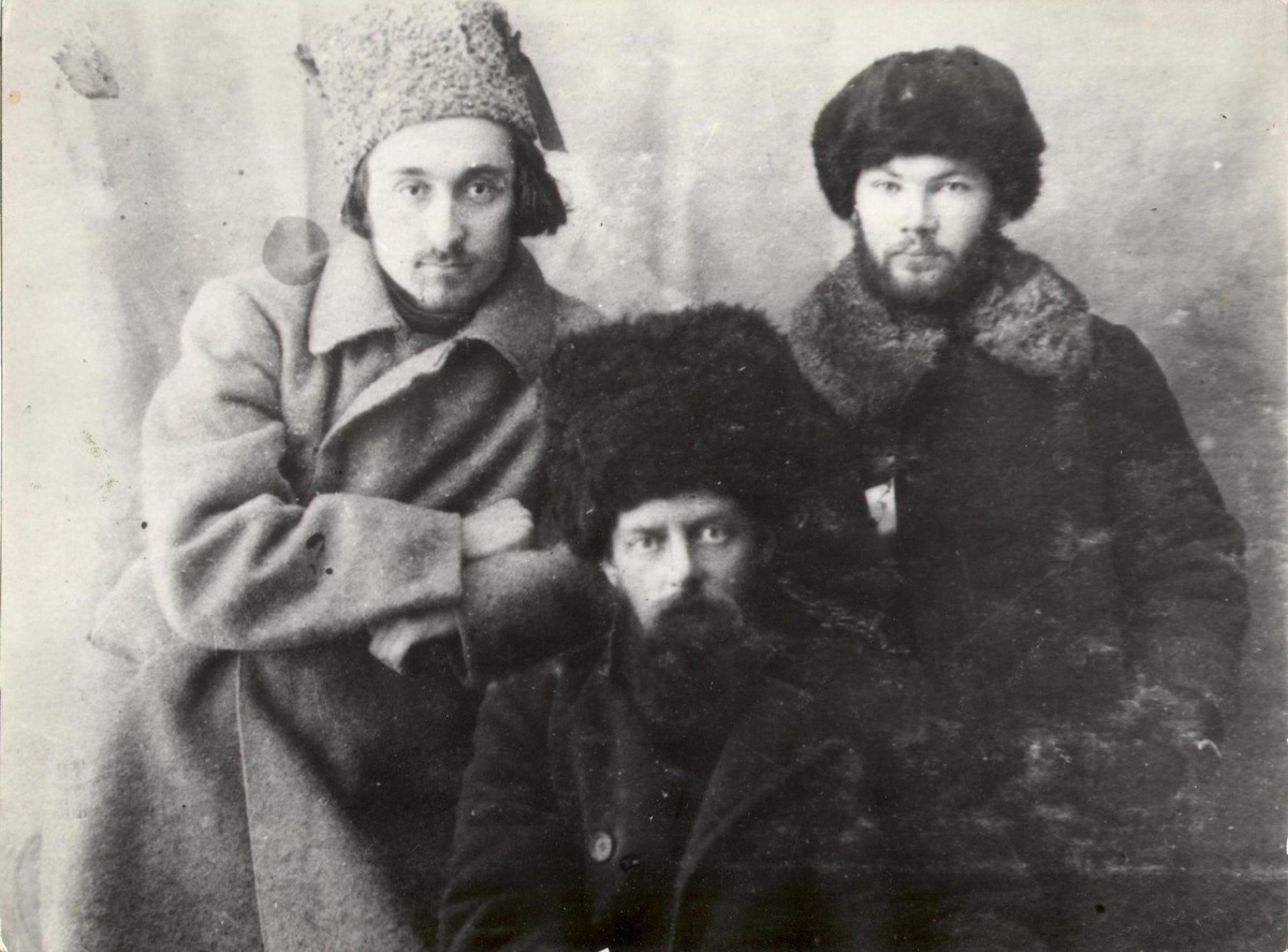 П.П. Бажов в центре. Предположительно 1918 год.